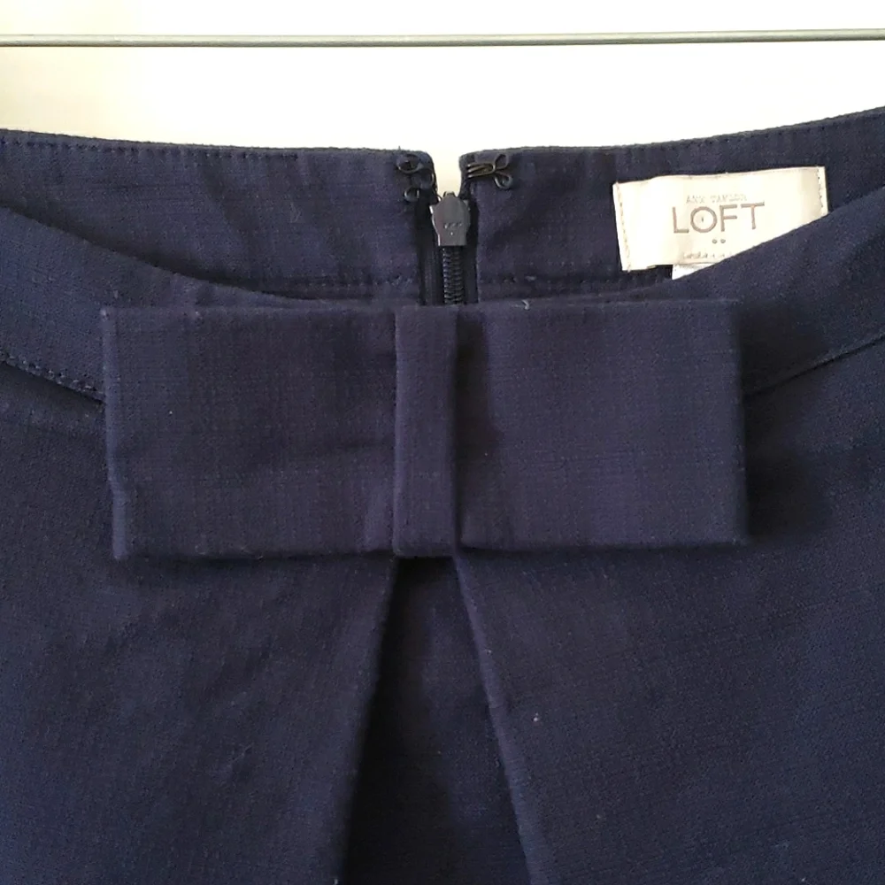 Ann Taylor Loft Navy Bow Skirt Size 2